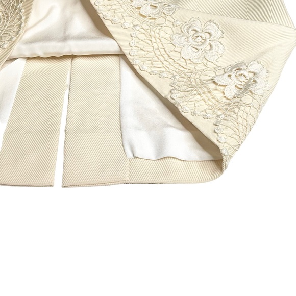 Valentino 𑁍 Chic Rose Lace Appliqué Ribbed Wool Pencil Skirt 𑁍 Cream 𑁍 4 - Picture 9 of 16